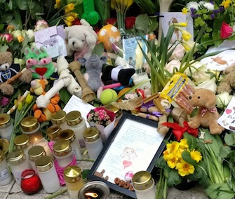 A memorial to a dog who was among those killed in a Stockholm attack quickly grew over the weekend.